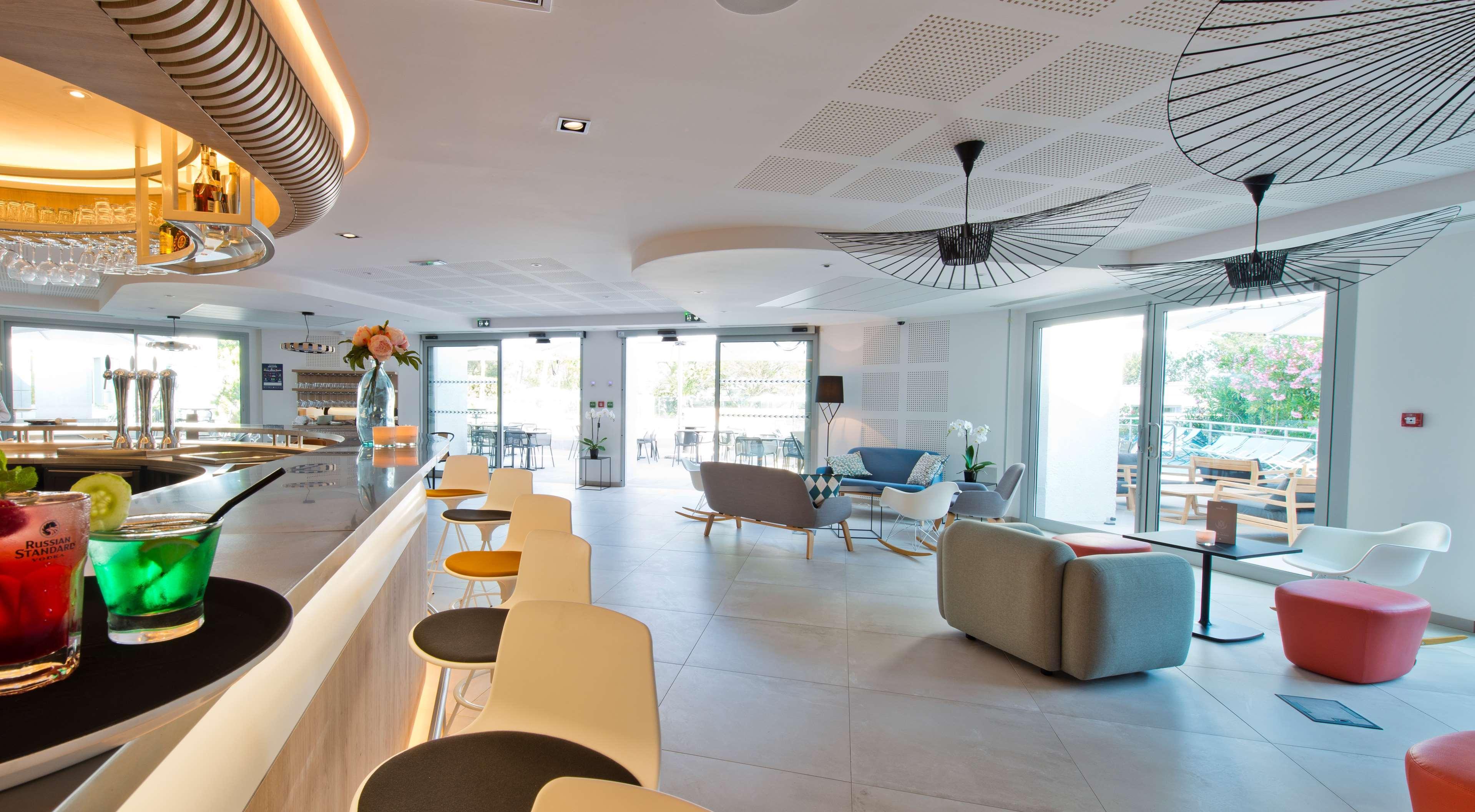 Golden Tulip Sophia Antipolis - Hotel & Spa Валбон Екстериор снимка