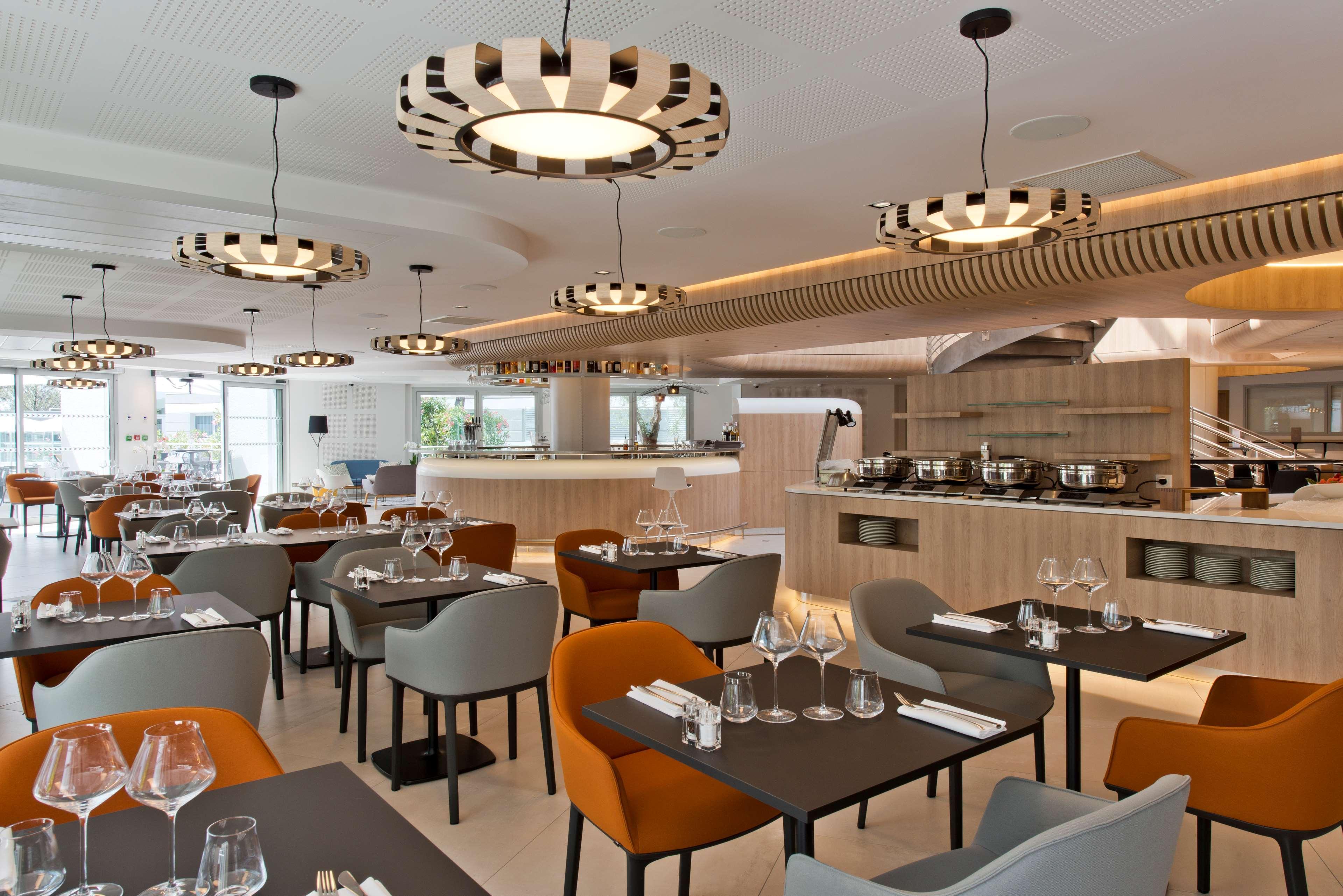 Golden Tulip Sophia Antipolis - Hotel & Spa Валбон Екстериор снимка