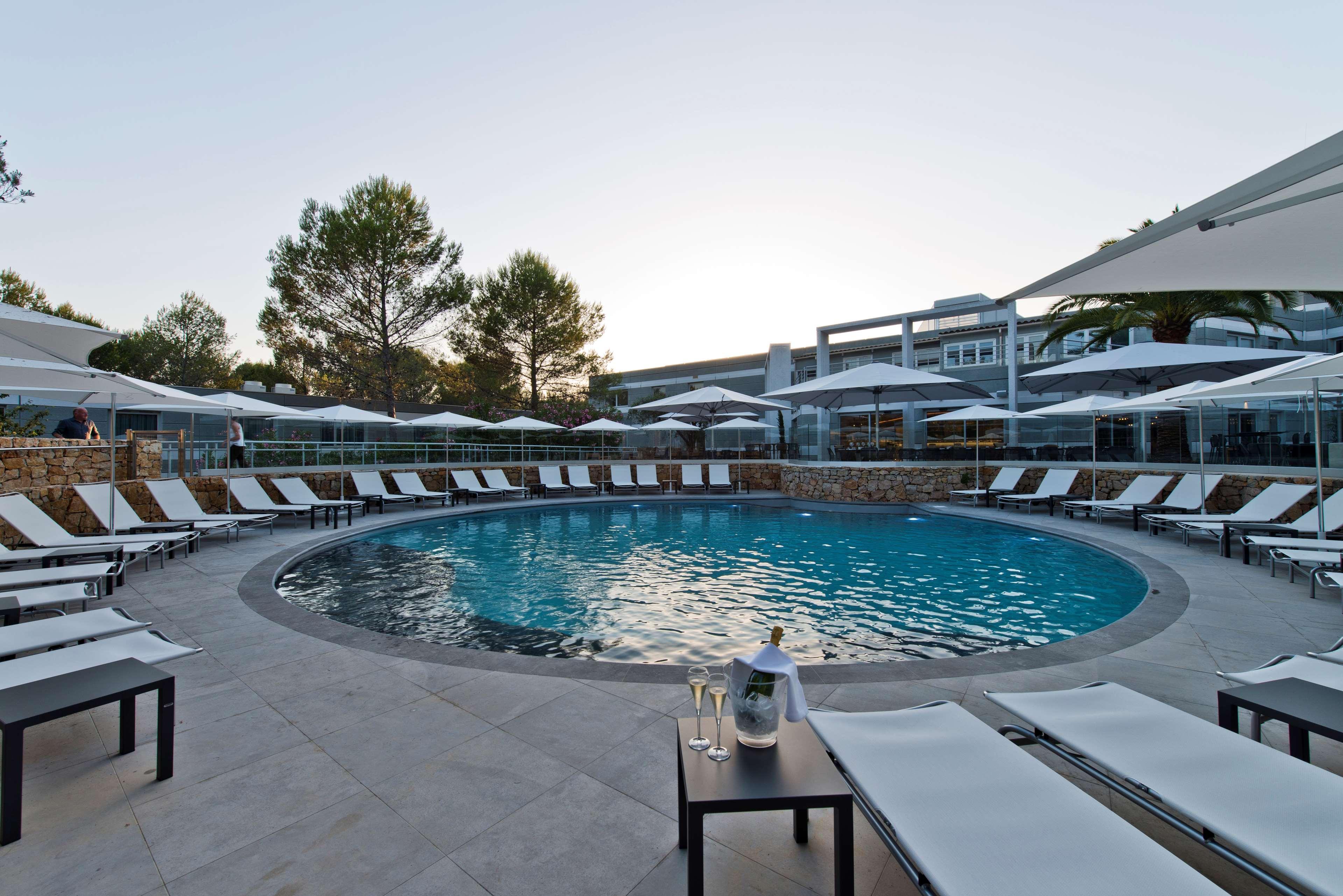 Golden Tulip Sophia Antipolis - Hotel & Spa Валбон Екстериор снимка