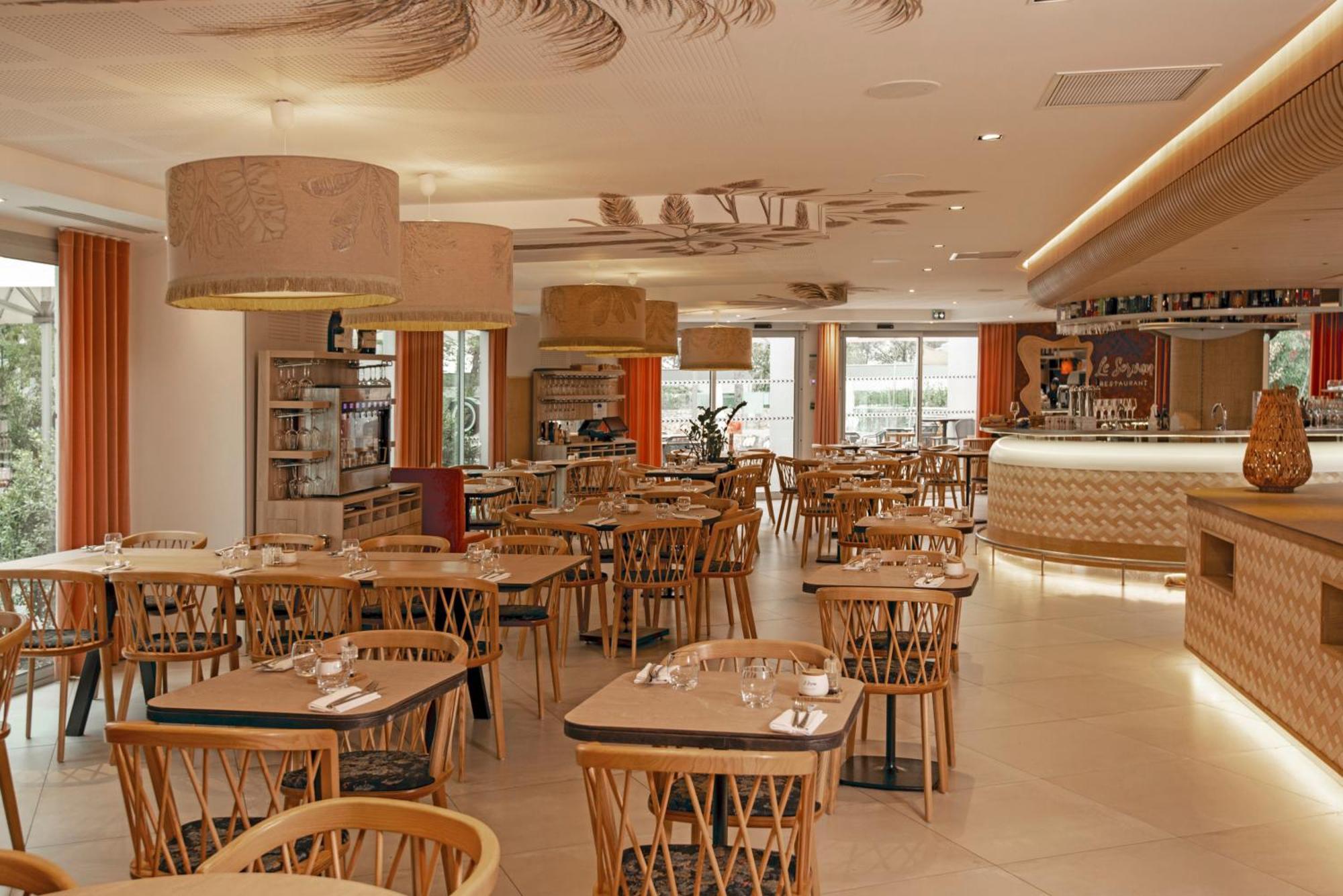 Golden Tulip Sophia Antipolis - Hotel & Spa Валбон Екстериор снимка